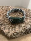 Her ser du et armbånd med enkel cobra, med grønt survival clips  thumbnail