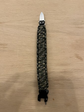 armbånd med kniv