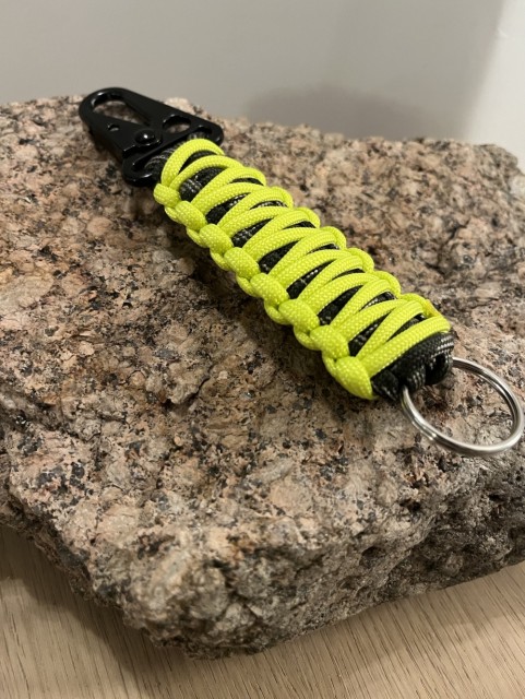 Dobbel cobra med carabiner og nøkkelring