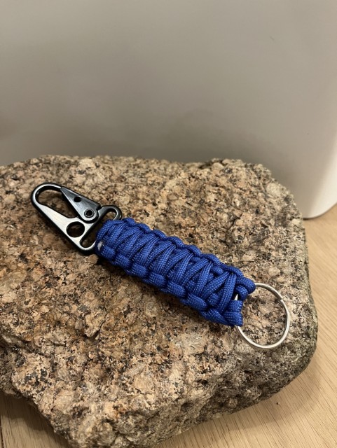 Dobbel cobra med carabiner på og nøkkelring